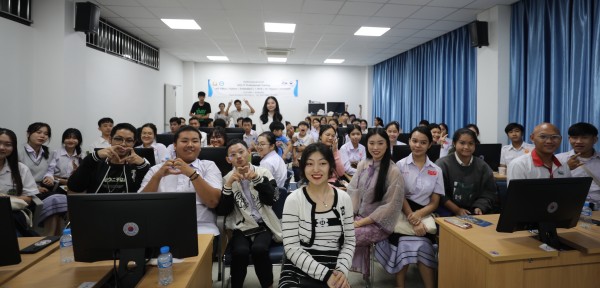 [Typical Case] Laos · Vientiane Youth Generative AI Education Workshop × Art Marathon Project_fororder_老挝青少年生成式AI教育工作坊x艺术马拉松_现场照片2