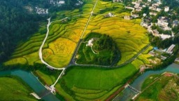 重庆黔江：水美乡村秋色浓