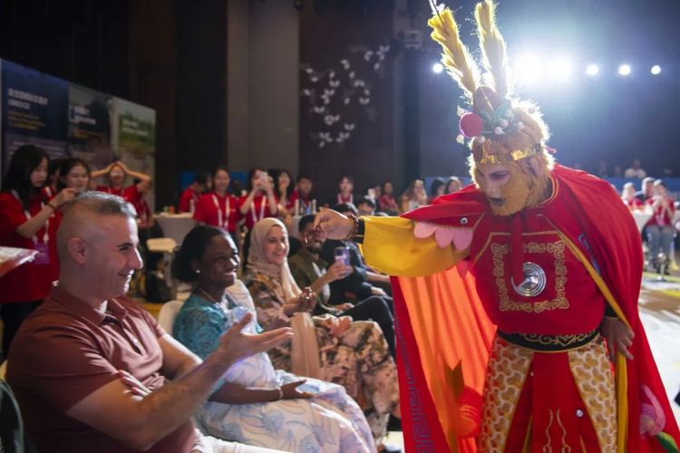 历史传承与当代创意的国际碰撞 聚焦2024“一带一路”⻘年创意与遗产论坛 历史传承与当代创意的国际碰撞 聚焦2024“一带一路”⻘年创意与遗产论坛