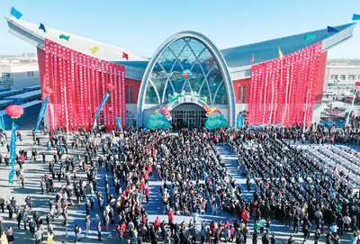 新疆阿克苏的苹果红了！