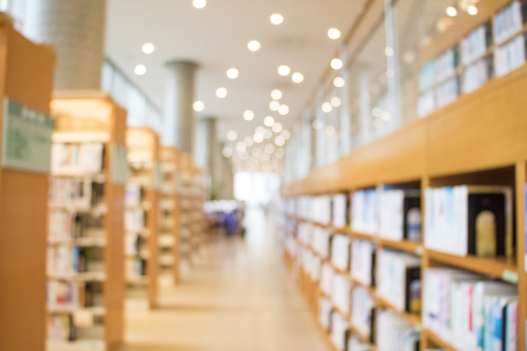 首奖50万！第四届“凤凰文学奖”全球征稿启动，特设年度青年作家奖项_fororder_摄图网_500210584_图书馆大场景虚化(企业商用)