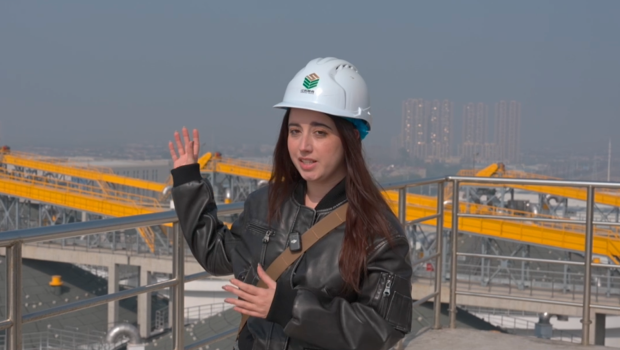 【2025打卡中国】淮安智慧粮仓太硬核！法国博主探访：单仓可供一个家庭吃1万年_fororder_b6e25c71-588f-48b8-b9a7-6318a0e86525