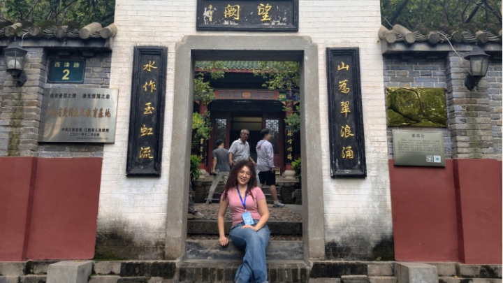 【2026打卡中国】中外网红登临郁孤台 千年词韵跨越语言隔阂_fororder_f072f96d-9f0e-479a-89ee-bf9996aa383b.4096x3072.750x562