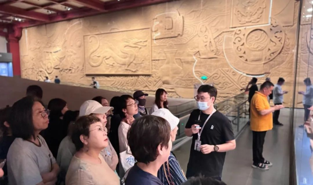 视频里的“北京范儿”——大葆台遗址博物馆来了网络大V联盟_fororder_图片1
