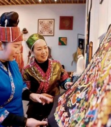 施秉苗绣AI创意项目入选！联合国教科文组织创意中心示范案例发布