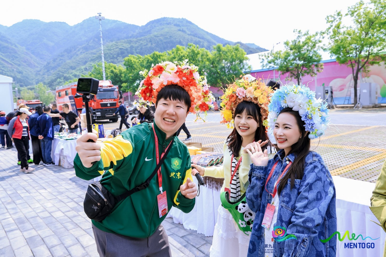 游客必打卡！“品味东西・花漾好物” 市集解锁花样逛玩新体验（组图）_fororder_图片1