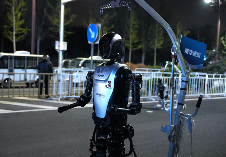 Side by Side, Innovation Unbounded: The 2026 Humanoid Robot Half-Marathon Opens a New Track in Intelligent Sports