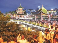 贵阳：揽胜甲秀楼