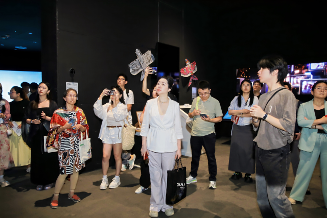 看科技与文化共舞 “万千气象看北京”网络名人海淀行活动举行_fororder_图片8