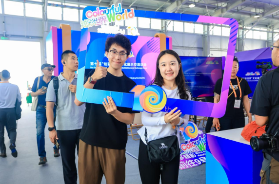 “炫彩世界”收官日热度不减：最“炫”舞台好戏连台，架起文化交流新桥梁_fororder_7