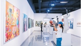 Beijing's Songzhuang thrives by integrating art with other sectors