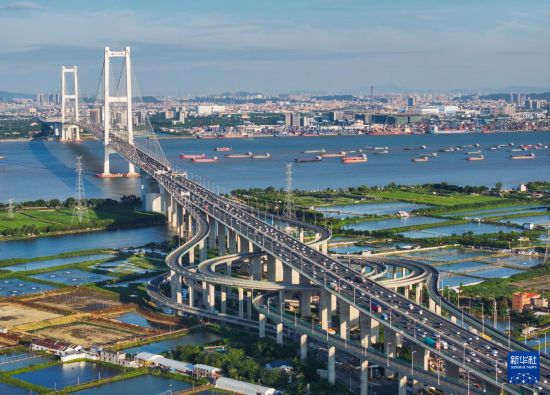 飞阅粤港澳大湾区跨江跨海通道群