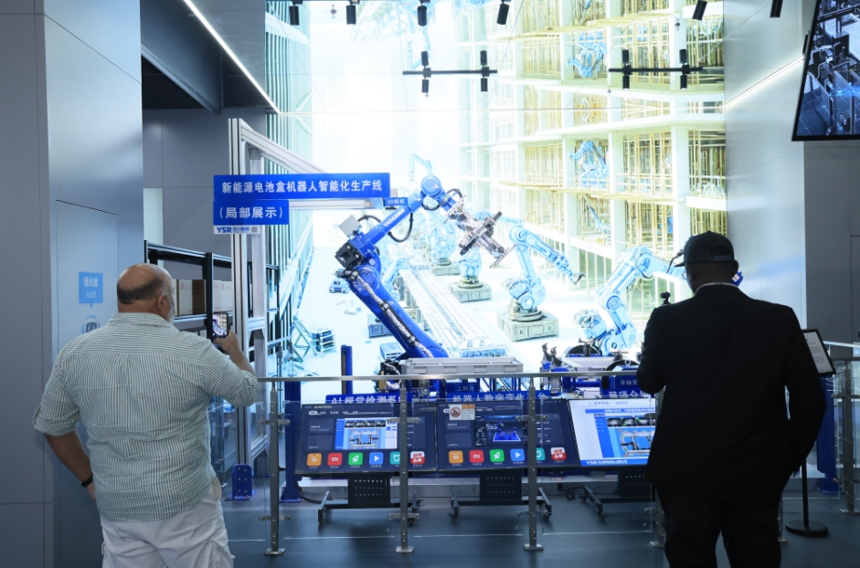 【魅力北京】梦想照进现实！沙特摄制组“对话”智能制造