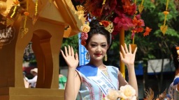 西双版纳多民族盛装巡游尽显民族风情
