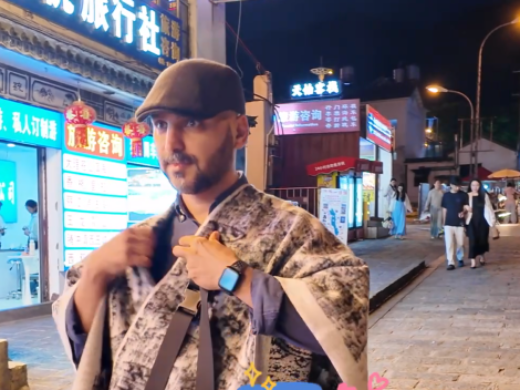 【2026打卡中国】在浪漫大理，主播直呼“这份纪念很特别！”_fororder_微信图片_〉〇〉」-〇」-〈「_〈》《〇《《_『〇〉