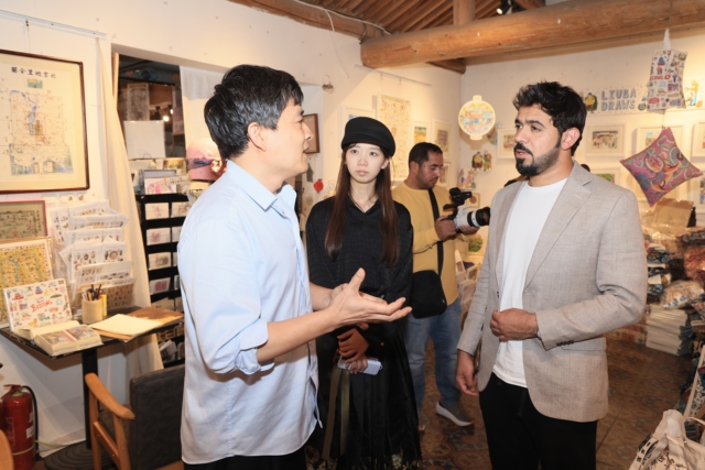 【魅力北京】体验中国古代皇室文化 阿联酋摄制组穿越京师尽享“古人之乐” 【魅力北京】体验中国古代皇室文化 阿联酋摄制组穿越京师尽享“古人之乐”