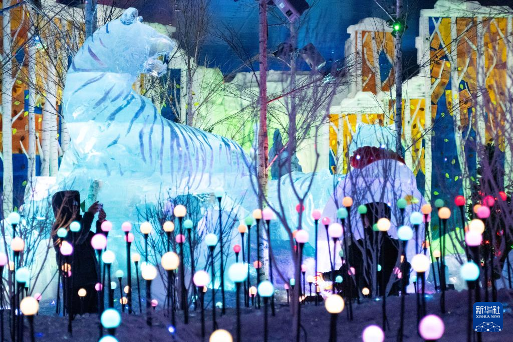 冰雪未消融 世界最大室内冰雪主题乐园重启