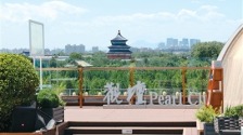 登上露台看北京