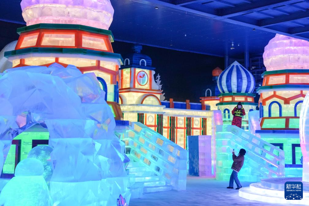 冰雪未消融 世界最大室内冰雪主题乐园重启