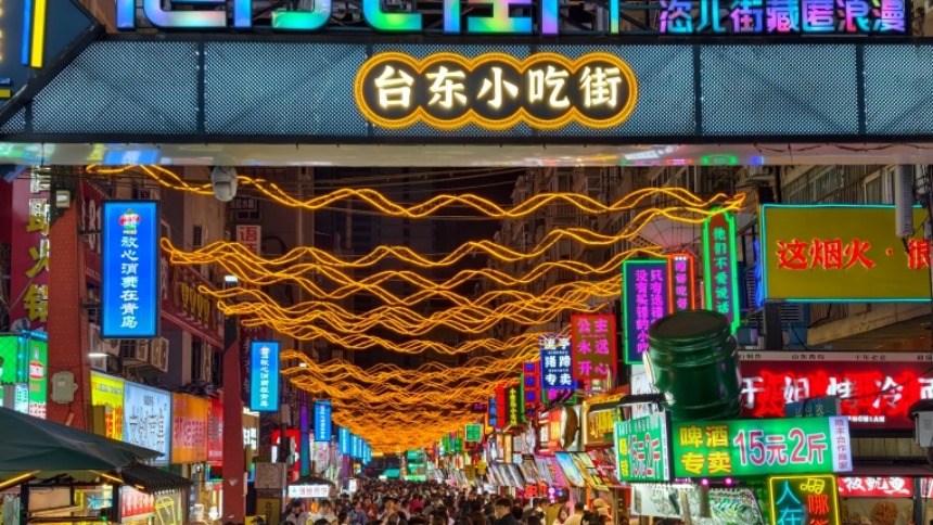 山东青岛：夜市烟火气赋能夜经济
