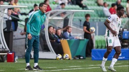 国足主帅邵佳一：队员们打出现阶段极限水平