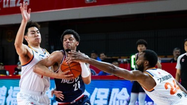 CBA常规赛：上海久事胜广州朗肽海本