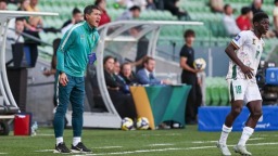 国足主帅邵佳一：队员们打出现阶段极限水平