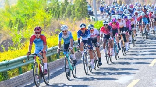 第五届沿黄观光路国际自行车赛在榆林吴堡开赛