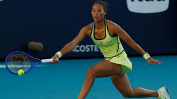 郑钦文不敌萨巴伦卡 无缘迈阿密网球赛八强