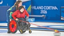 冬残奥会轮椅冰壶混双冠军王蒙：专注当下 投好每一只壶
