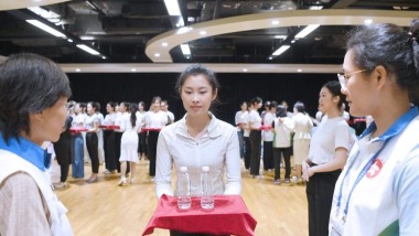 全运会香港礼仪小姐义工接受培训