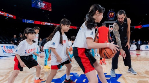 NBA球员在澳门与学生交流
