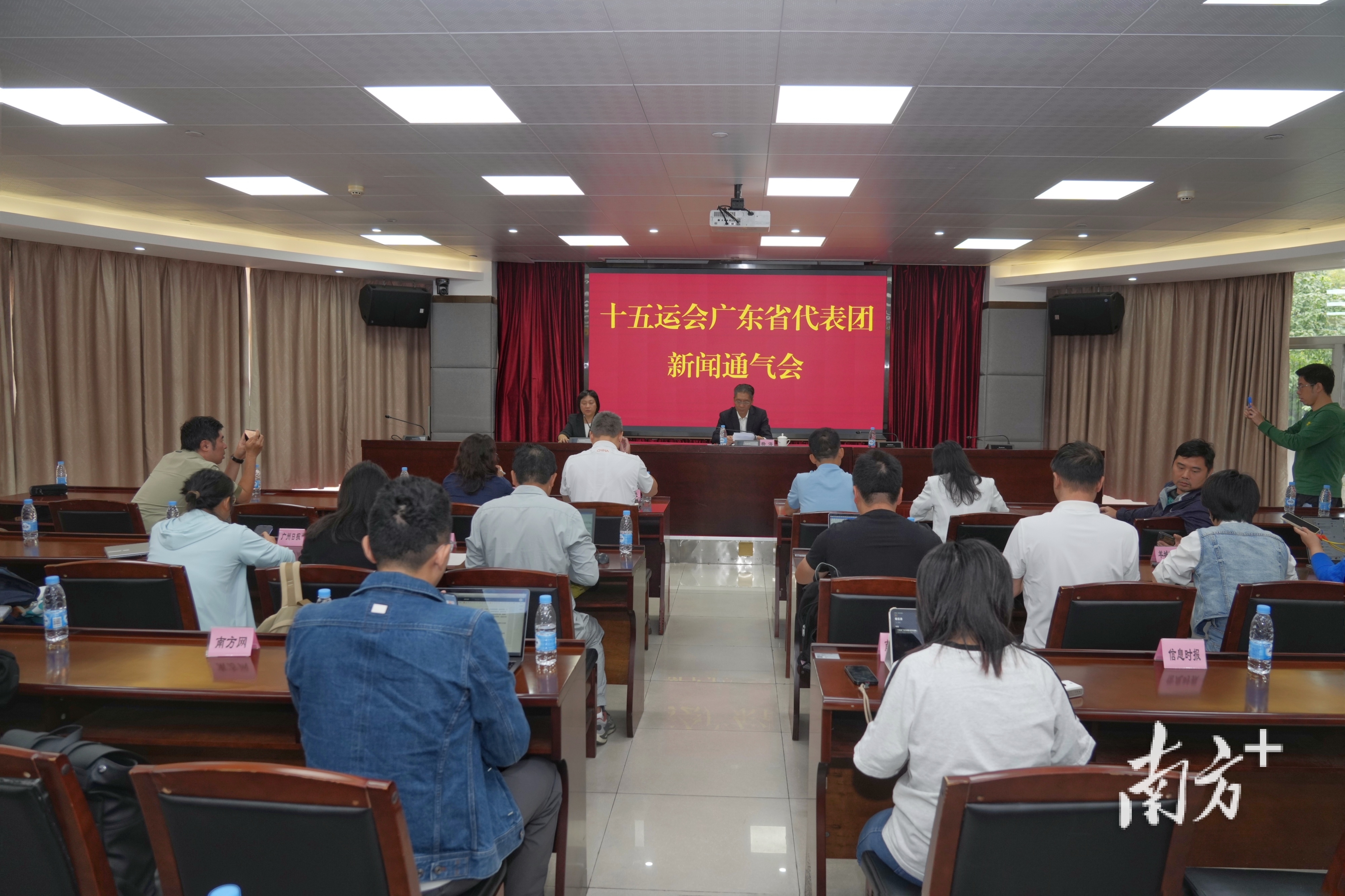 ȫ濡л˼ʫ10˹ھι㶫ųսʮ˻ᣡ