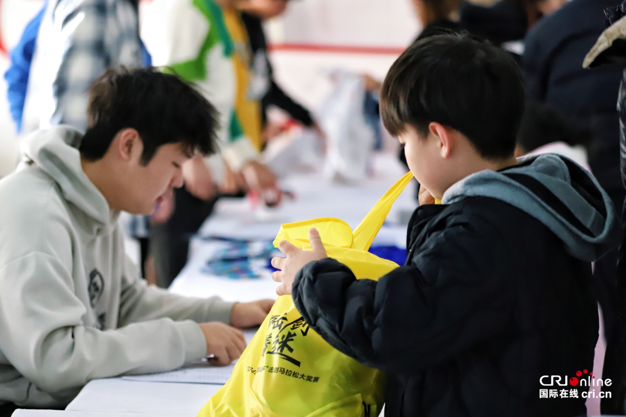 签名墙+赛事礼包！“石景山杯”击剑比赛仪式感满满