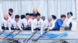 冰上龙舟超级联赛辽宁朝阳开赛 演绎冰上“速度与激情”