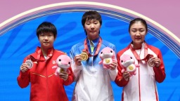 十五运会女乒单打金牌赛：王曼昱夺冠