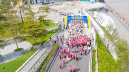 “健步珠江 点亮全运”，广州近千名市民沿最美江岸线开走