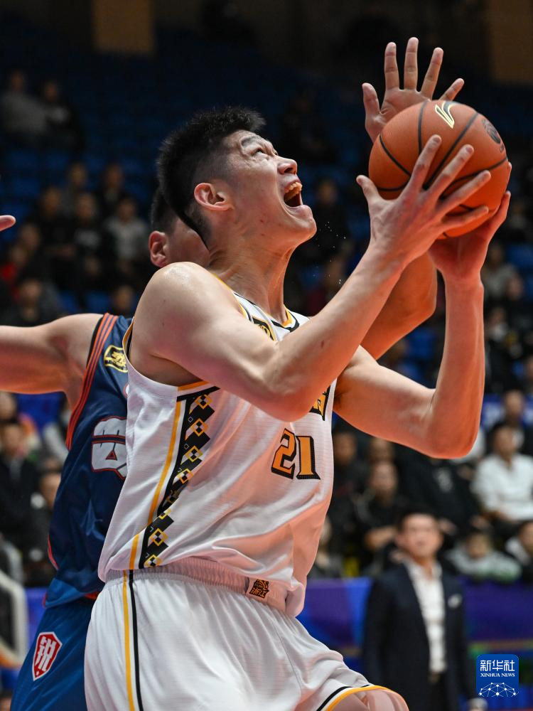 CBA常规赛：四川丰谷酒业不敌浙江方兴渡