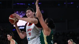 女篮热身赛：中国队不敌澳大利亚队