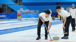 全国冰壶青少年锦标赛在哈尔滨开赛 参赛人数创历史新高