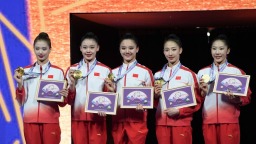 2026年世界体操联合会艺术体操世界挑战杯（北京站）集体项目3圈2棒决赛：中国队夺冠