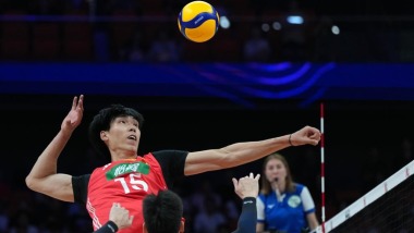 世界男排联赛（中国西安站）：中国队不敌日本队