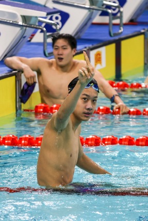 游泳首枚金牌，花落张展硕！