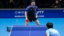 中国队胜日本队获世乒赛男团12连冠 梁靖崑逆转取胜
