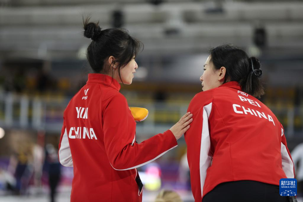 大冬会冰壶比赛:中国女队战胜波兰女队 大冬会冰壶比赛:中国女队战胜波兰女队