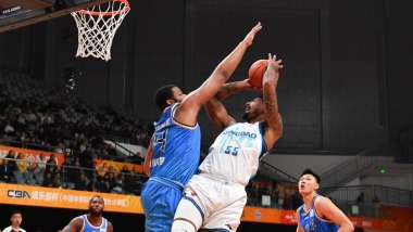 CBA俱乐部杯赛：青岛崂山啤酒胜北京北汽