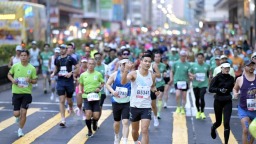 香港马拉松完赛 超7万跑者参加