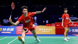 中国羽毛球大师赛：翁泓阳、王祉怡晋级八强