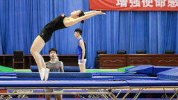 国家蹦床队冬训上高度练难度 强实战重实效