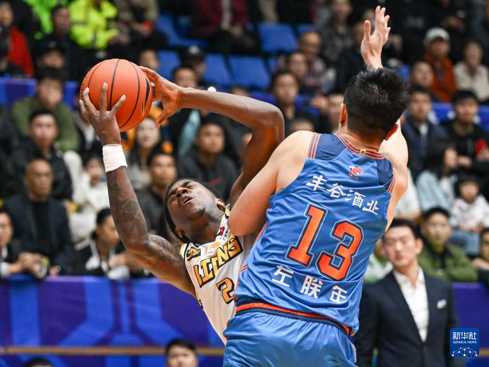CBA常规赛：四川丰谷酒业不敌浙江方兴渡